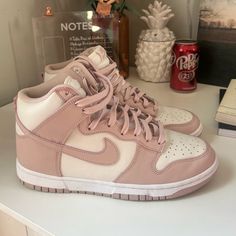 Women’s High Top Nike Dunks (Pink Oxford) - Great Condition - Box Is Damaged - No Creases - Smoke Free Home High Top Nike Dunks, Dunks High Top, Dunks Pink, High Top Nikes, Dunks High, High Top Nike, Nike High Tops, Top Nike, Nike Dunk High