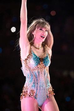 taylor swift performing on stage at the super bowl in new york city, ny during her concert tour