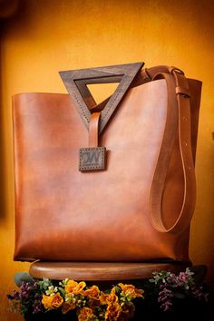 Cognac Leather Shoulder Bag As Gift, Cognac Bag With Removable Pouch As Gift, Elegant Tote Bag With Leather Strap, Leather Strap Crossbody Bag For Gift, Modern Leather Strap Satchel Bag, Gift Bags With Removable Pouch In Cognac, Modern Brown Bag With Leather Strap, Rectangular Bags With Leather Strap For Gift, Rectangular Bag With Leather Strap As Gift