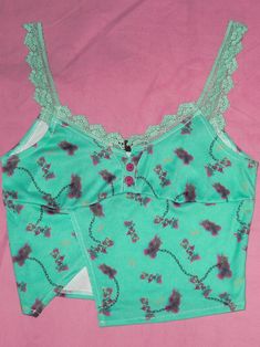 This price is for a top only, others are not included.   	 		 			Size 			S 			M 			L 		 		 			Full Length 			37 			40 			43 		 		 			Bust 			72 			74 			76 		 		 			Waist 			60 			65 			70 Fitted Green Floral Print Crop Top, Green Floral Print Sleeveless Crop Top, Green Printed Casual Crop Top, Cute Green Fitted Crop Top, Casual Green Printed Crop Top, Green Floral Print Casual Crop Top, Casual Green Floral Print Crop Top, Green Cami Top, Green Cami