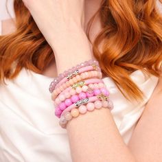 Wie die Tochter, so die Mutter. Wir wissen, das ist verkehrt, aber kleine Mädchen hatten sie zuerst. Jetzt können auch große Mädchen die Schönheit unserer berühmten rosa All Season Bangles genießen! Das Set aus drei Armreifen in hellem Pfingstrosenrosa, die mit unserer Three Kings Bead versiegelt sind, ist perfekt für Frühling und Sommer und lässt sich wunderbar mit AWB® in Gold, Silber oder Roségold kombinieren. 
Jedes Set ist mit unserer exklusiven Lotus-Gebetsperle in Gelbgold, Weißgold und Roségold versehen... daher der Name Three Kings, eine Hommage an die drei Goldtöne. Drei Könige All Weather Bangles® (AWB®) - Rosa sind für Sie schön verpackt in unserem maßgeschneiderten BuDhaGirl All Weather Bangles Seidenbeutel verpackt, der bei Ihrem Kauf enthalten ist.
Bitte beachten Sie: Aufgru Hypoallergenic Pink Jewelry For Birthday, Feminine Pink Rose Quartz Jewelry, Pink Bracelets For Mother's Day, Handmade Pink Jewelry For Birthday, Trendy Pink Jewelry For Birthday, Elegant Pink Hypoallergenic Beaded Bracelets, Cute Pink Jewelry For Birthday, Pink Beaded Bracelets For Birthday, Pink Rose Quartz Beaded Bracelets