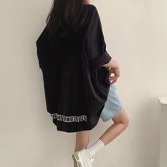 Vintage Solid Color Oversized Short Sleeve Tee Black Long Sleeve Tops, Outfits Long Sleeve, Vintage Preppy, Skirt And Sneakers, Black Halter Dress, Black Long Sleeve Top, Collars For Women, Spring Tops, Solid Clothes