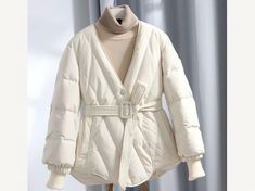 This listing is for the Cream Color Only Model is wearing a size medium Model height 5'6  Model weight 154 Beige color available https://www.etsy.com/listing/1280560267/beige-puffer-quilted-jacket-high-quality Black color available   https://www.etsy.com/listing/1280576689 Are you looking for a puffy puff solid V neck jacket /coat? This asymmetric front length is quilted and filled with 90% duck down material. This jacket looks great with your favorite pair of denim jeans and boots. Keep yoursel Beige Puffer, Green Denim Jacket, Cotton Jackets Women, Casual Outwear, Streetwear Style, Streetwear Fashion Women, Quilted Coat, Winter Jackets Women, Cozy Winter