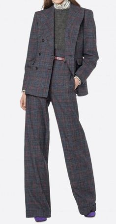 Tweed Jacket Style, Female Executive, English Clothes, Womens Dress Coats, Simplicity Fashion, Briefcase Women, Corporate Fashion, Traditional English