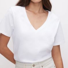 Good American Nwt Women's White Tee V-Neck Size 5. Good American, White Tee, Color White, Womens Tops, Tops & Tees, V Neck, Women Shopping, White, Color