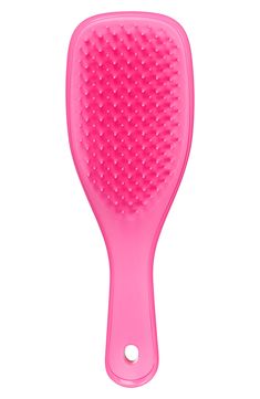 What it is: A detangling hairbrush in a travel size designed specifically for use in the shower, featuring a handle and no-slip design. What it does: This brush detangles without pulling, tugging or snagging hair. Its teeth glide effortlessly through all types of wet hair, making for an easy and painless experience. Plastic Made in the UK Cute Mini Hair Brush, Preppy Hair Stuff, Good Hair Brushes, Mini Tangle Teezer, Preppy Hair Products, Good Hair Products, Mini Hairbrush, Preppy Items, Period Bag