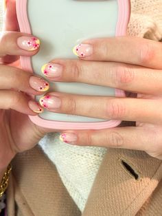 Pink & yellow flower nails | Nail Inspiration Yellow And Pink Nails Short, Pink Nails With Yellow Flower, Yellow Nails With Pink Flowers, Nails Yellow Flowers, Yellow Nails Aesthetic, Cuba Nails, Yellow Flower Nails