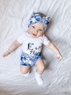 Denim Tie Dye Bummies and Headbands | Tie Dye Outfit | Dudis Design – Dudisdesign Gifts For Baby Girl, Tie Dye Outfit, Denim Tie Dye, Preemie Clothes, Denim Tie, Girl Headbands, Trendy Denim, Tie Dye Outfits, Baby Comforter