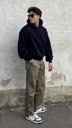 Men’s Cute Outfit, Trendy Men Outfit Street Style, European Fashion Men Winter, European Mens Fashion Street Style, Mens Uniqlo Outfit, European Mens Fashion Winter, Mens Relaxed Fashion, European Boy Fashion, Men’s Basics