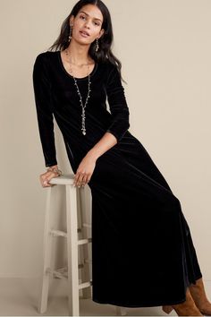 Relish the sophistication of velvet in our iconic Santiago maxi dress. Long sleeves to keep you cozy through the cold with elegant drape and a modest scoop neck. Velvet Dress Designs Gowns, Black Velvet Dress Outfit, Black Long Sleeve Formal Dress, Velvet Dresses Outfit, Toga Dress, Stretch Velvet Dress, Long Velvet Dress, Boho Mother, Velvet Party Dress