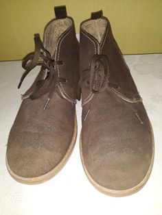 "Vtg women`s chestnut brown suede leather shoes. Italian lace up sneakers. Made in Italy. EU size 36. European flat heels shoes. condition: a little used shoes. Look photos, please. measurements: outsole length 26 cm / 10.1\" in heels height 2 cm / 0.8\" in EU size 36 (labeled size) 3.5 UK (labeled size) US 5.5" Brown Suede Lace-up Shoes, Brown Suede Lined Lace-up Shoes, Brown Lace-up Shoes With Suede Lining, Vintage Brown Lace-up Shoes, Vintage Brown Suede Leather Shoes, Vintage Brown Lace-up Shoes With Round Toe, Brown Suede Vintage Leather Shoes, Brown Suede Lace-up Shoes With Almond Toe, Brown Suede Ankle-high Leather Shoes