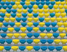 rows of blue and yellow bowls sitting on top of each other