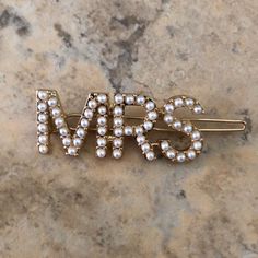 Nwot Mrs Pearl Hair Pin Bride Bridal Mrs Vine Hair Piece, Suede Headbands, Bride Hair Pins, Glow Hair, Hair Bracelet, Rhinestone Hair Comb, Lululemon Headbands, Halo Headband