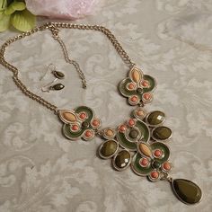 Pretty Boho Style Necklace With Matching Earrings Gold Tone Chain Olive Green,Orange And Gold Tones 1/2" Hook Style Earrings 21" Total Length Center Piece Hangs 3" New #26 Green Metal Necklaces With Matching Earrings, Orange Metal Jewelry With Matching Earrings, Rose Quartz Serenity, Green Statement Necklace, Genuine Pearl Necklace, Floral Statement Necklace, Boho Style Necklaces, Daisy Pendant, Mesh Necklace