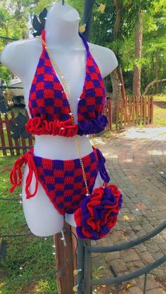 Checkered Crochet swim suit with Rose purse. Do you Dare to be Different Crochet Ideas For Beach, Crochet Bathing Suit, Checkered Crochet, Pool Shoot, Crochet Beach Wear, Rose Purse, Hello Kitty Crochet, Crochet Swimsuit, Crochet Bathing Suits