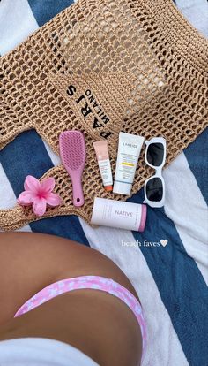 Sophie Vibes, Preppy Basics, Dubai Beach, Summer Picture Poses, Summer Life, Bag Essentials, Beach Essentials, Summer 24, Beach Poses