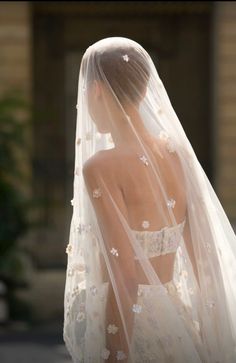 veil with evenly spaced floral beaded appliqué embellishments Vogue Business, Embellished Veil, Bride Veil, Wedding Branding, Civil Wedding, Big Business, Heritage Fashion, Gala Dresses