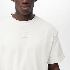 LOUIS VUITTON® - Embossed Lv T-shirt - Optical White Louis Vuitton Tshirt, Louis Vuitton T Shirt, White Louis Vuitton, Boys Fits, Louis Vuitton Shirt, White Tshirt Men, White Shirt Men, Louis Vuitton Men, Mens Sweatshirts