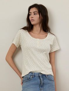 This is a trendy and feminine top by Q’SRB that is made out of high quality and sturdy material. With distinctive mood of the design and modern feminine look, you can style it for your casual daily outfit.- Minimal printing detail on the fabric- Three button detail on the front- Casual and trendy look Trendy Spring T-shirt With Button Closure, Relaxed Fit Button T-shirt For Everyday, Spring Crew Neck Top With Button Closure, Chic Cotton T-shirt For Casual Gatherings, Trendy Spring T-shirt With Buttons, Fitted Spring T-shirt With Button Closure, Fitted Cotton T-shirt With Button Closure, Casual Button T-shirt For Spring, Spring Cotton Short Sleeve Top For Casual Gatherings