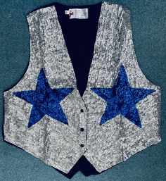 This vintage Sequined Vest has a silver background with two large blue stars. The front of this handmade vest is covered with high quality sequins, and the back is 100% black polyester. The last product photo is a size chart for you to determine the best size for your needs. Please note that the size may vary by about 1 inch, give or take. Silver Sequin Vest, Silver Vest, Cowboy Vest, Baile Hip Hop, Handmade Vest, Sequin Vest, Space Cowboys, Silver Background, Cowboy Party