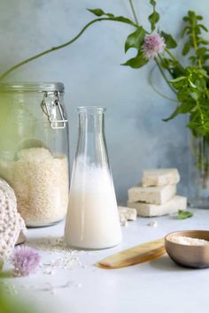 Looking to harness the magical powers of rice water for hair? Look no further than one of these easy rice water shampoo recipes Ways To Make Rice, Rice Water Recipe, Rice Water Benefits, Rice Water For Hair, Shampoo Bar Recipe, Protein Shampoo, Shampoo Recipe, Liquid Castile Soap