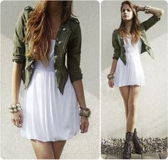 make a feminine white dress more edgy with a military jacket and combat boots Look Boho Chic, Bohol, Military Style Jackets, Tumblr Outfits, 가을 패션, Mode Inspiration, Looks Style, Looks Vintage, Military Fashion