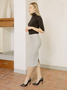 Midi Skirt Casual, Suede Pencil Skirt, Pencil Skirt Outfits, Grey Pencil Skirt, Leather Pencil Skirt, Leather Outfit, The Foundation, Gray Skirt, Casual Skirts