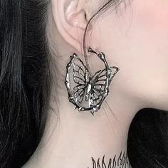 𝔇𝔢𝔱𝔞𝔦𝔩𝔰: Style: Goth, Fairy grunge, Y2k Materials: Titanium Steel Quantity: 1 pair This is a pair of fairy grunge-style earrings, featuring a butterfly design in a hoop shape Solid durable material, perfect for all kinds of looks Enjoy free shipping with a purchase of over 80$ Trendy Silver Halloween Earrings, Silver Earrings For Alternative Fashion, Alternative Style Silver Party Earrings, Silver Fairy Grunge Earrings For Gift, Silver Fairycore Earrings For Party, Fairy Grunge Silver Earrings For Gift, Silver Pierced Grunge Earrings, Grunge Silver Pierced Earrings, Silver Grunge Pierced Earrings