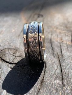 925 Sterling silver spinner ring decorated with one filigree floral texture spinning band. Details: ♦ Returns accepted ♦ Materials: Sterling silver 925 ♦ Ring Width: 0.31 inches // 8 mm ♦ All of my designs are handmade. ♦ Arrives in an elegant gift package. ♦ Not sure what size you need? Check this link: http://findmyringsize.com/ SPECIAL GIFT on every purchase! Sterling Silver Magen David Pendant BACK TO MY SHOP: www.etsy.com/il-en/shop/KingDavidJewelryIL My Shop POLICIES: RETURNS: For returns, Silver Sterling Silver Ring With Rotating Bezel, Carved Silver Filigree Ring, Traditional Silver Flower Ring For Anniversary, Silver Engraved Filigree Ring For Promise, Silver Engraved Filigree Promise Ring, Spiritual Silver Engraved Ring For Wedding, Spiritual Silver Engraved Wedding Ring, Ornate Silver Rings With Etched Details, Wide Wedding Rings