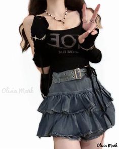 Olivia Mark - Falda vaquera de talle alto de inspiración vintage con dobladillo de doble capa y favorecedores pliegues que se ajustan a la cadera Y2k Denim Mini Skirt Outfit, Gothic Y2k Outfits, Y2k Trends, Y2k Mini Skirt, Y2k Skirt, High Waisted Denim Skirt, Denim Chic, Denim Skirt Women, Mode Kpop