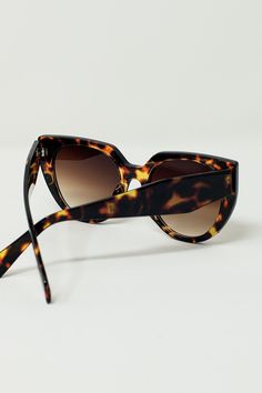 Elevate your everyday style with our Oversized Cat Eye Sunglasses in Tortoise Shell. These super flattering sunglasses feature a classic cat-eye shape with dark lenses and a wide rim, making them the perfect choice for any occasion. Crafted from durable 100% Polycarbonate material, these sunglasses meet the safety standards outlined in 21 CFR 886.5850.With a universal Size U fit, these sunglasses are designed to complement all face shapes. Whether you're heading to work, running errands, or simp Turtle Shell Sunglasses, Retro Tortoiseshell Cat Eye Sunglasses With Tinted Lenses, Trendy Tortoiseshell Cat Eye Sunglasses With Uv Protection, Trendy Tortoiseshell Cat Eye Sunglasses With Tinted Lenses, Trendy Tortoiseshell Cat Eye Sunglasses With Uva Protection, Brown Cat Eye Sunglasses With Gradient Lenses For Vacation, Tortoiseshell Cat Eye Sunglasses With Polarized Lenses For Vacation, Tortoiseshell Cat Eye Sunglasses With Gradient Lenses For Vacation, Tortoiseshell Cat Eye Sunglasses With Uv Protection For Vacation