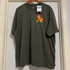 Loose Fit 100% Cotton Nike Orange Crew Neck T-shirt, Green Nike T-shirt For Streetwear, Nike Casual Orange Tops, Casual Nike Orange Tops, Casual Orange Nike Tops, Casual Green Nike T-shirt, Nike Orange Short Sleeve Tops, Shirts Nike, Mens Casual T Shirts