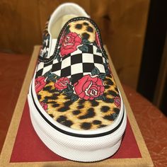 Brand New In Box Classic Slip Ons No Longer Available! Checkered Shoes, Fabulous Shoes, Womens Vans, Vans Shoes, Slip Ons, On Shoes, Womens Shoes Sneakers, Slip On Shoes, Pink Black