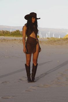 Cowgirl Style Outfits, Look Festival, Cowgirl Aesthetic, Nashville Outfits, Cowboy Outfits, Coachella Outfit, Brown Outfit