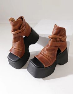 Handmade Retro Open Toe Platform Sandals — Obiono Unique Platform Shoes, Platform Sandals Outfit, Funky Boots, Retro Heels, Wooden Heels, Funky Shoes, Shoe Inspo, Aesthetic Shoes, Outfit Trends