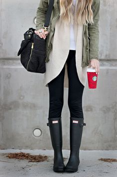 Stylish Winter Outfits, Boating Outfit, Rainy Day Outfit, Casual Winter Outfits, Hunter Boots, Autumn Winter Fashion, Black Boots