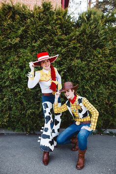 Woody and Jessie Halloween costume Woody And Jesse Costume, Iconic Movie Couples, Woody Cosplay, Woody And Jessie Costumes, Woody Toy Story Costume, Fantasias Toy Story, Jessie Cosplay, Jessie Halloween Costume, Jessie Halloween