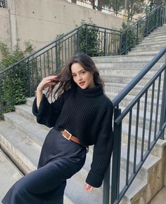 Stylish Photo Pose, Photo Pose Style, Classy Photography, Casual Day Outfits, Quick Outfits, Easy Trendy Outfits, Outfit Look, Simple Trendy Outfits, Cute Simple Outfits