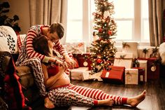 Christmas jammie maternity pictures. grinch jammies. Maternity session. Indoor maternity session. Christmas Maternity Pictures Studio, Christmas Maternity Shoot Black Couple, Indoor Maternity Photos Christmas, Xmas Maternity Pictures, Indoor Winter Maternity Shoot, Indoor Christmas Maternity Photos, Pregnancy Photoshoot Christmas