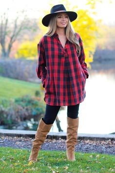 Bold plaid tunic with soft front shirring. Side pockets and curved hem. Pair with jeans or leggings and some tall boots for a true fall/winter look. -Color: Red/Black -Collar/V-neck -Loose fit -Content: 100% Cotton -Imported -Model is 5'5" 36-30-40 and wearing a size Small Christmas Outfit Jeans, Christmas Plaid Outfit, Buffalo Plaid Outfit, Red Boots Outfit, Outfit Modest, Winter Boots Outfits, Trendy Christmas Outfits, Tall Brown Boots, Black Tunic Tops