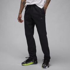 Look and feel fresh on and off the court in our premium, lightweight fleece. Smooth both inside and outside, these pants give you plenty of warmth without adding bulk. Plus, their sweat-wicking fabric helps you stay dry and comfortable when things heat up. Urban Style Moisture-wicking Sweatpants For Sports, Urban Moisture-wicking Sweatpants For Sports, Athleisure Sportswear Bottoms With Double-needle Hem, Athleisure Bottoms For Sports With Double-needle Hem, Casual Black Go-dry Pants, Casual Black Pants With Go-dry, Black Moisture-wicking Sweatpants For Sports Season, Fitted Trousers, The Court