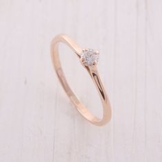 Classic Rose Gold Midi Rings, Minimalist Vs Clarity Diamond Promise Ring, Classic Rose Gold Diamond Midi Rings, Minimalist Diamond Ring With Brilliant Cut, Promise Rose Gold Midi Rings With Simple Design, Minimalist Brilliant Cut Crystal Ring As Gift, Rose Gold Midi Rings With Simple Design For Promise, Minimalist Crystal Ring With Brilliant Cut For Gift, Minimalist Brilliant Cut Crystal Ring Gift