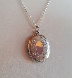 Vintage Victorian revival signed sterling silver 925 oval locket pendant necklace with beautiful floral hand engraving - can open to keep 2 photos. pendant: 1-1/8 x 7/8 x 1/8 inches. Weight: 7.2 gr. Chain : 18 inches. Good vintage condition with very fine surface scratches mostly on the back side and mostly visible under a loop - sold as is. Signed R and marked 925 in the interior of the locket and marked 925 on the chain.   IMPORTANT TO READ: To make this a smooth and pleasant transaction experience for everyone, all buyers need to read and understand the description, the terms of sale , the payment and the shipping indicated in this listing. TERMS OF SALE A. SHIPPING WORLDWIDE This listing includes payable tracked services with the fees indicated below.  B. CARRIERS We don't ship with Fe Oval White Gold Necklace With Intricate Design, Oval Large Pendant Necklaces For Wedding, Victorian Jewelry With Large Oval Pendant, Victorian Style Oval Jewelry With Large Pendant, Victorian Oval Large Pendant Jewelry, Ornate Oval White Gold Necklaces, Oval Locket Necklace With Intricate Design For Anniversary, Ornate Oval White Gold Necklace, Victorian Silver Oval Jewelry