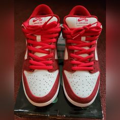 Nike Sb Dunk Low Valentines Day Size 10.5 In Excellent Condition Dunk Low Valentines Day, Nike Sb Dunk Low, Sb Dunk Low, Nike Sb Dunks Low, Nike Sb Dunk, Sb Dunk, Dunk Low, Shoes Nike, Nike Sb