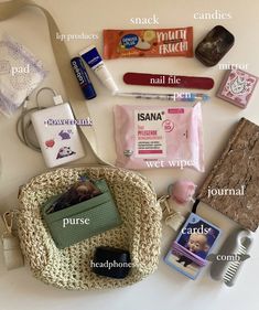 What's Inside My Bag Aesthetic, Inside The Bag Aesthetic, Bag Inside Organization, Whats Inside My Bag Handbags, Job Bag Essentials, Things To Carry In Your Bag, Feminine Bag Essentials, What Inside My Bag Ideas, What I Carry In My Bag