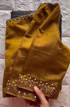 Simple Aari Works On Blouse, Palaku Design Aari Blouse, Simple Hand Embroidery Blouse Design, Gold Aari Work Blouse, Yellow Blouse Maggam Work, Peacock Design Maggam Work, Blouse Embroidery Designs Silk, Simple Handwork Blouse Design, Simple Aari Work Blouse Design For Pattu Saree