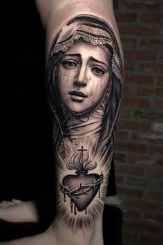 Virgin Mary tattoo on the upper
#VirginMaryInk #UpperTattooArt #FaithfulInk #SpiritualTattoo #DivineDesigns #SacredInk #MaryTattoo #UpperBodyArt #InkedDevotion #TimelessTattoo #HeavenlyInk Skull Face Tattoo, Christus Tattoo, Mother Mary Tattoos, Maria Tattoo, Virgin Mary Tattoo, Sacred Heart Tattoos, Catrina Tattoo, Mary Tattoo, Tattoo Inspiration Men