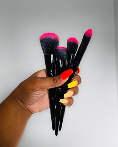 Soft-bristled brushes are the best, especially when they are cute! This brush set will not disappoint. Achieve any makeup look with these awesome brushes! You deserve to have these in your makeup bag. The bristles are cruelty-free with synthetic fibers, soft and no shedding. They definitely give an "I want to do my makeup" kind of vibe. Details: includes four (4) brushes/tools Black ombré handle makeup brushes swirled unicorn horn design ombre bristles Gothic Unicorn Spiral Twist Makeup Brush Se Ebony Makeup, Gothic Unicorn, Ombre Makeup, Makeup Needs, Black Ombre, Unicorn Horn, Black Obsidian, Makeup Brush Set, Makeup Brush