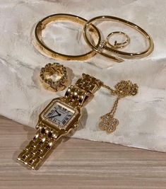 Expensive Luxury Aesthetic, Diamond Gold Jewellery, Classy Jewelry Aesthetic, Jewelry Expensive, Gelang Manik-manik, Expensive Jewelry Luxury, Luxe Jewelry, Gelang Manik, Jewelry Accessories Ideas