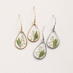 White Flower and Green Leaf Earrings, Handmade Pressed Flower Earrings for Women, Real Flower Earrings, Birthday Gift, Unique Gift for Her 🌿These exquisite White Flower and Green Leaf Earrings are a stunning addition to any jewelry collection. Handmade with love and care, these earrings feature real pressed flowers encased in a clear resin, creating a unique and beautiful piece of wearable art. The delicate white flowers and green leaves provide a fresh and natural touch, perfect for nature lov Floral Birth Flower Earrings For Anniversary, Birth Flower Earrings For Anniversary, Dainty Birth Flower Earrings For Mother's Day, Anniversary Birth Flower Earrings, Delicate Teardrop Flower Earrings For Anniversary, Nature-inspired Hypoallergenic Flower Drop Earrings, Anniversary Teardrop Flower Earrings, Elegant Teardrop Earrings With Pressed Flowers, Botanical Flower Earrings With Birth Flower